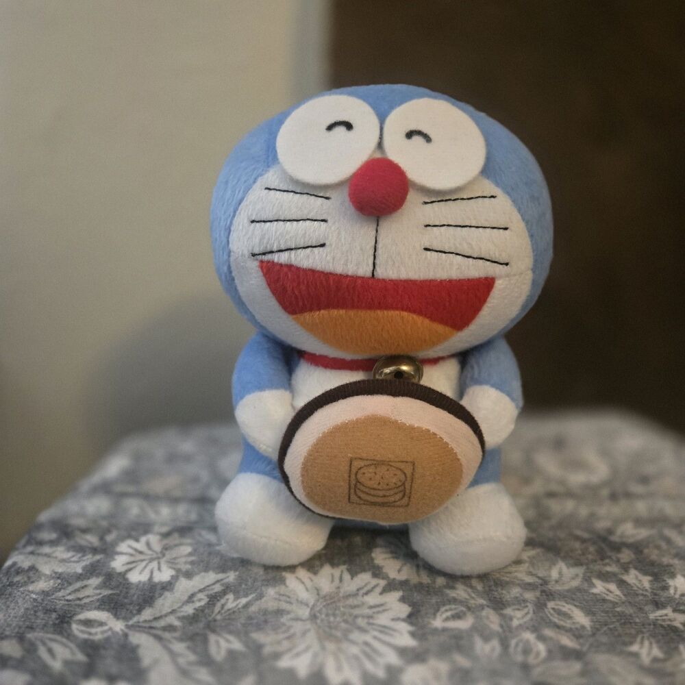 VTG TOMY x Nintendo Doraemon 9” Plush Toy NWT Robot Cat Holding Dorayaki Japan